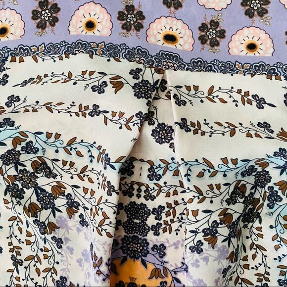 Black Rainn | @ Flowing Floral Roll Sleeve Blouse - Picture 2 of 9